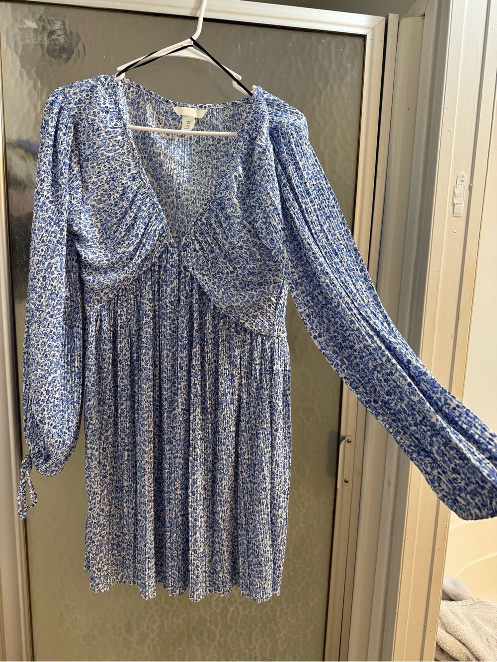 H&M Blue Floral V-Neck Long-Sleeve Mini Dress